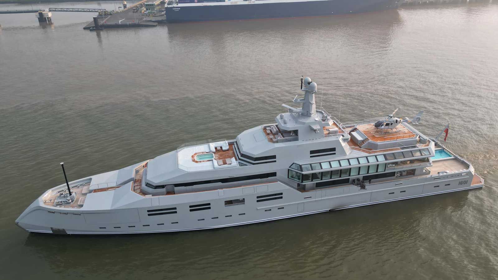 90m-l-rssen-yacht-norn-arrives-in-london